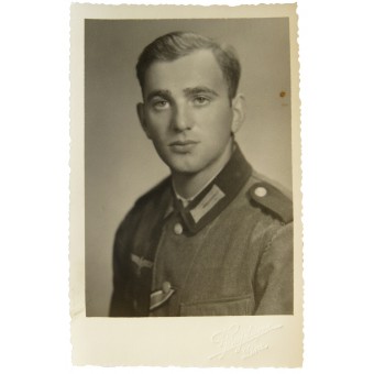 Портретное фото сапера Вермахта в мундире с тёмной зеленым воротником. Espenlaub militaria